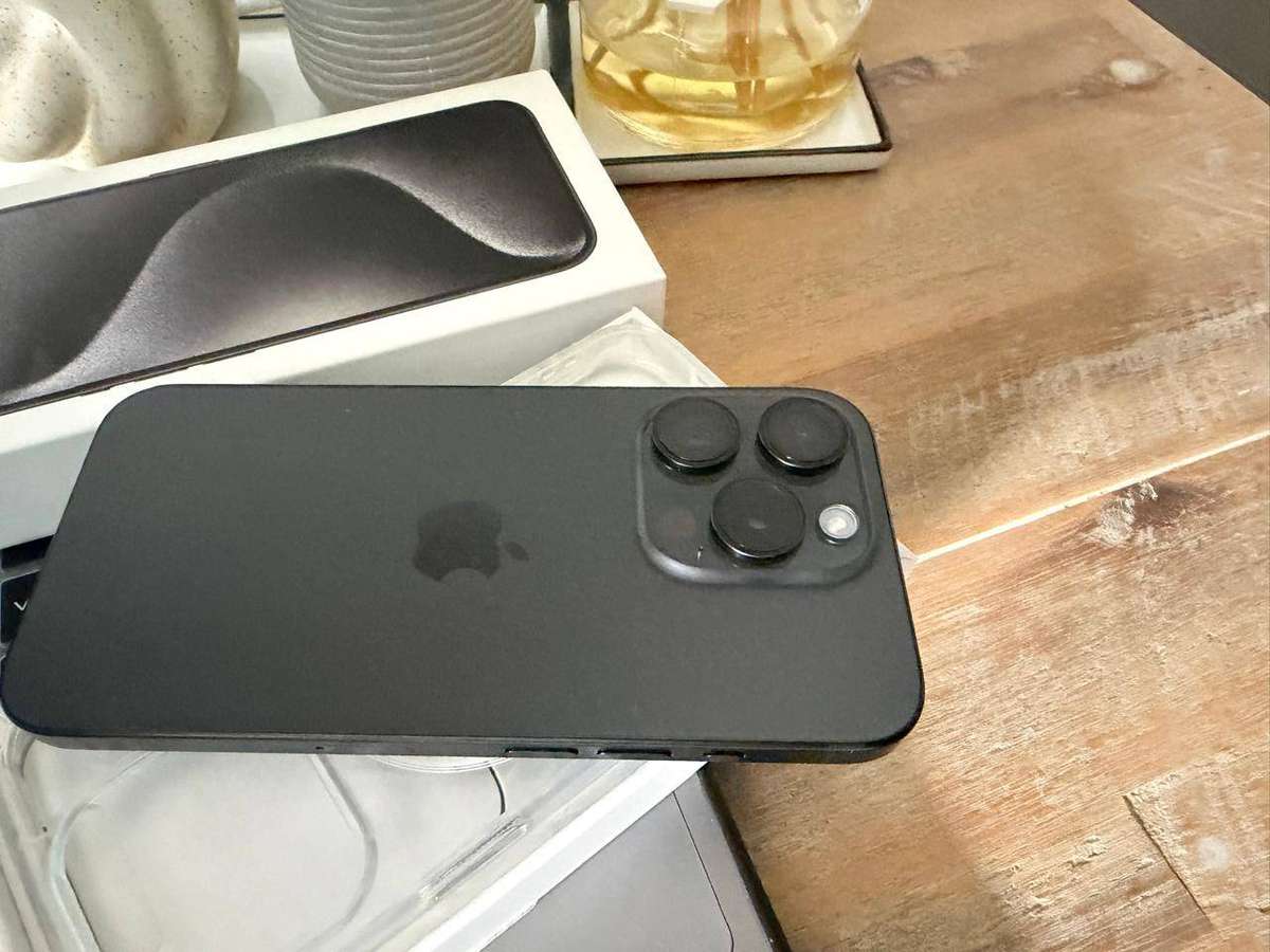 iPhone 15 Pro (256GB) Excellent Condition + Box & Accessories