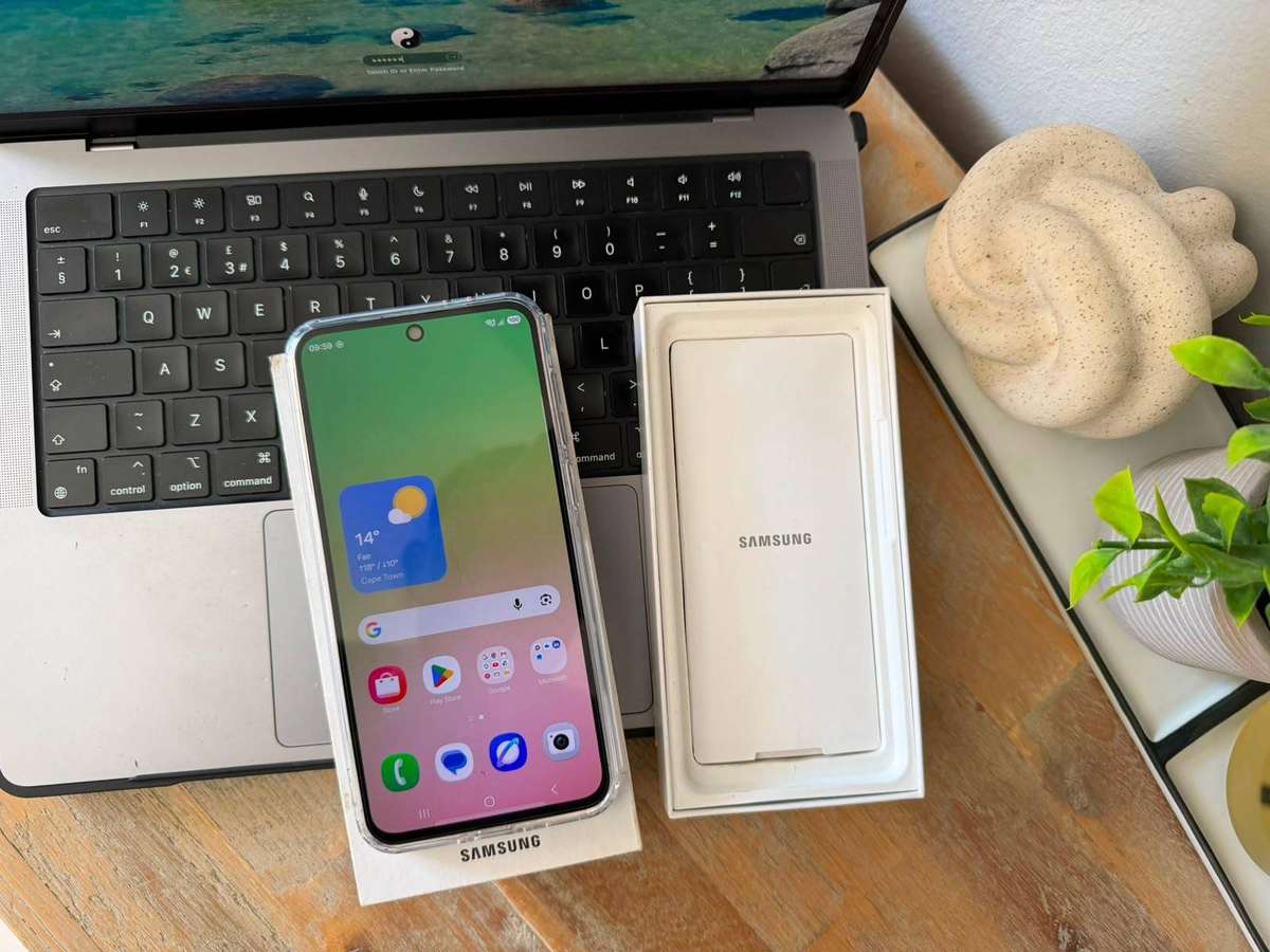 Samsung Galaxy A56 256GB + Box, Charger & Extras