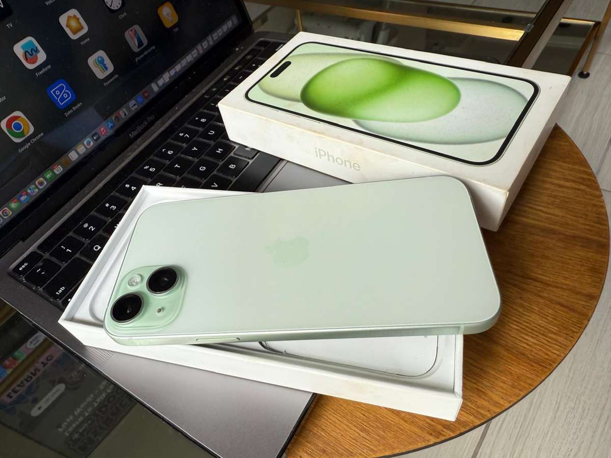 iPhone 15 Plus (128GB) Green * Excellent Pre-owned Condition * + Box & Extra accessories