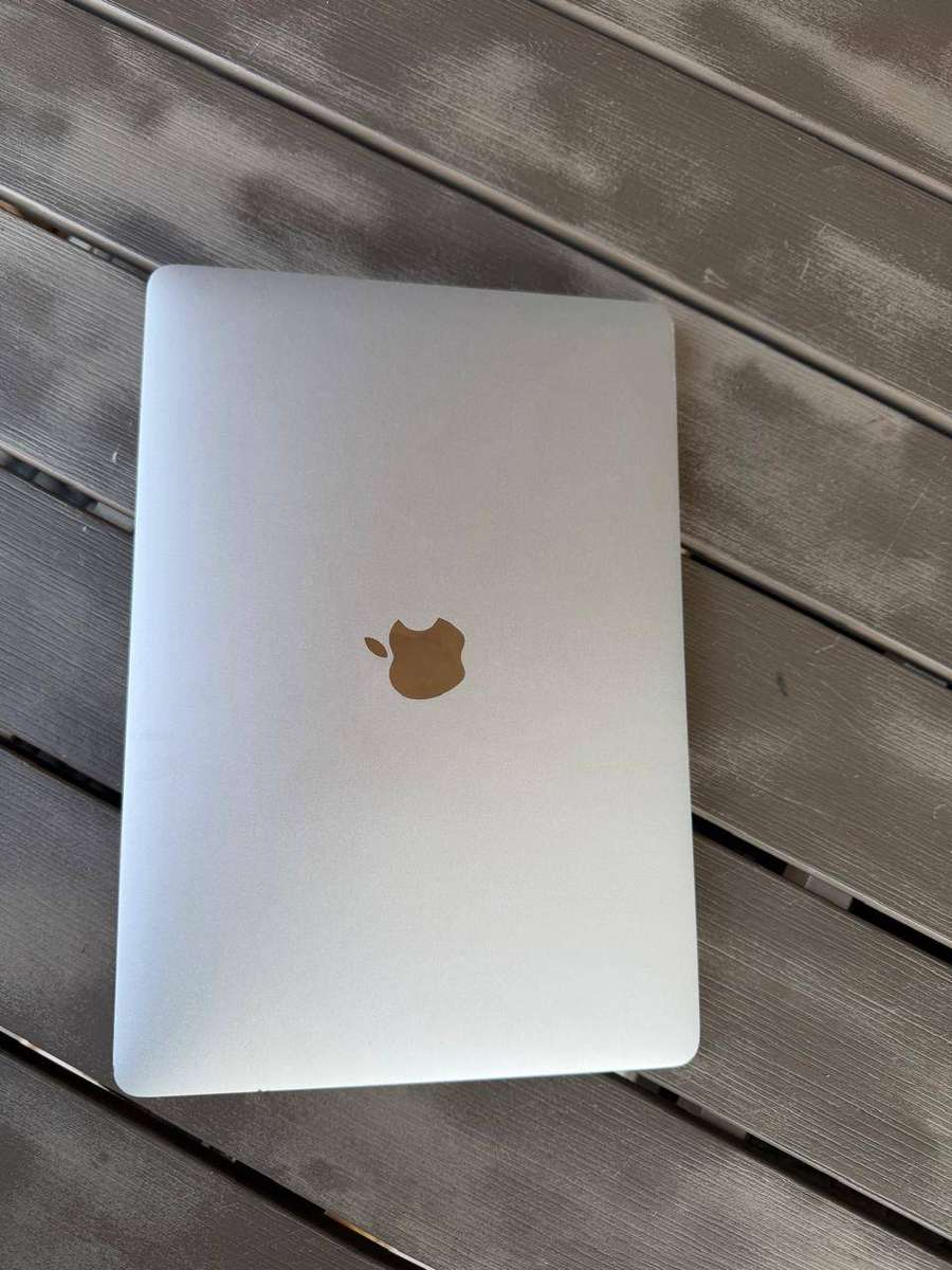 MacBook Pro Non-Touch Bar 13.3 Inch Retina, 2017 (128GB)  Excellent Condition + Charger