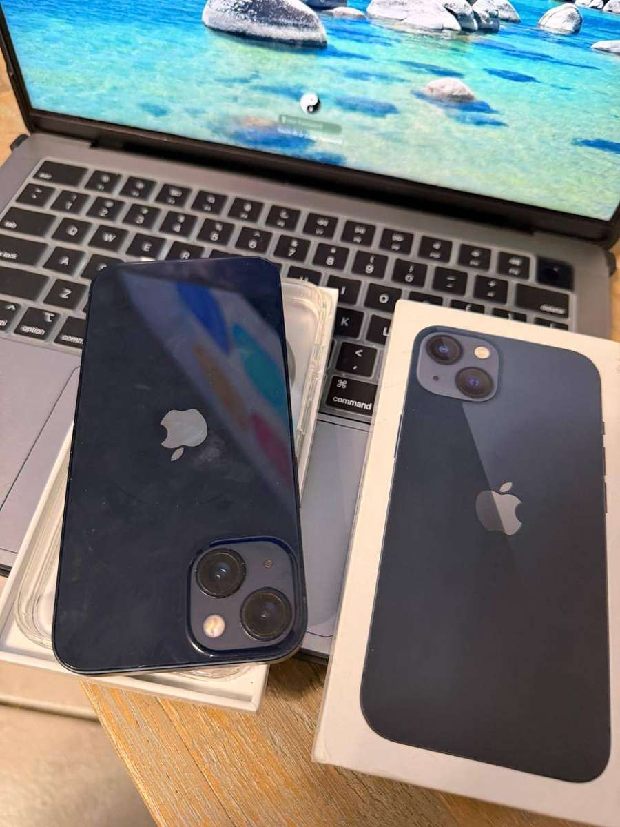 iPhone 13 Excellent pre-owned Condition (128GB) + Box, Charger & Extras