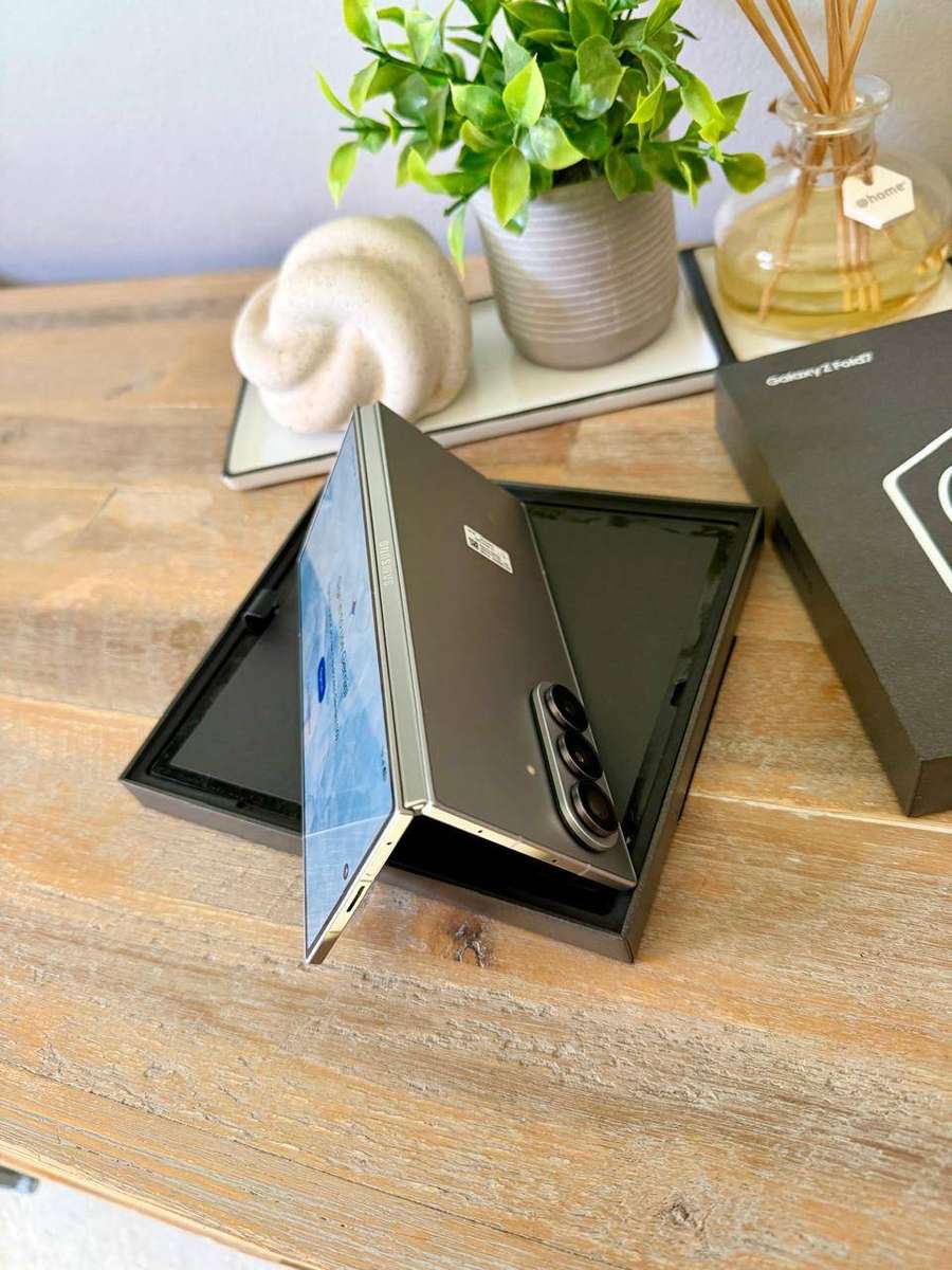 Samsung Galaxy Z Fold 7 (512GB) + Box
