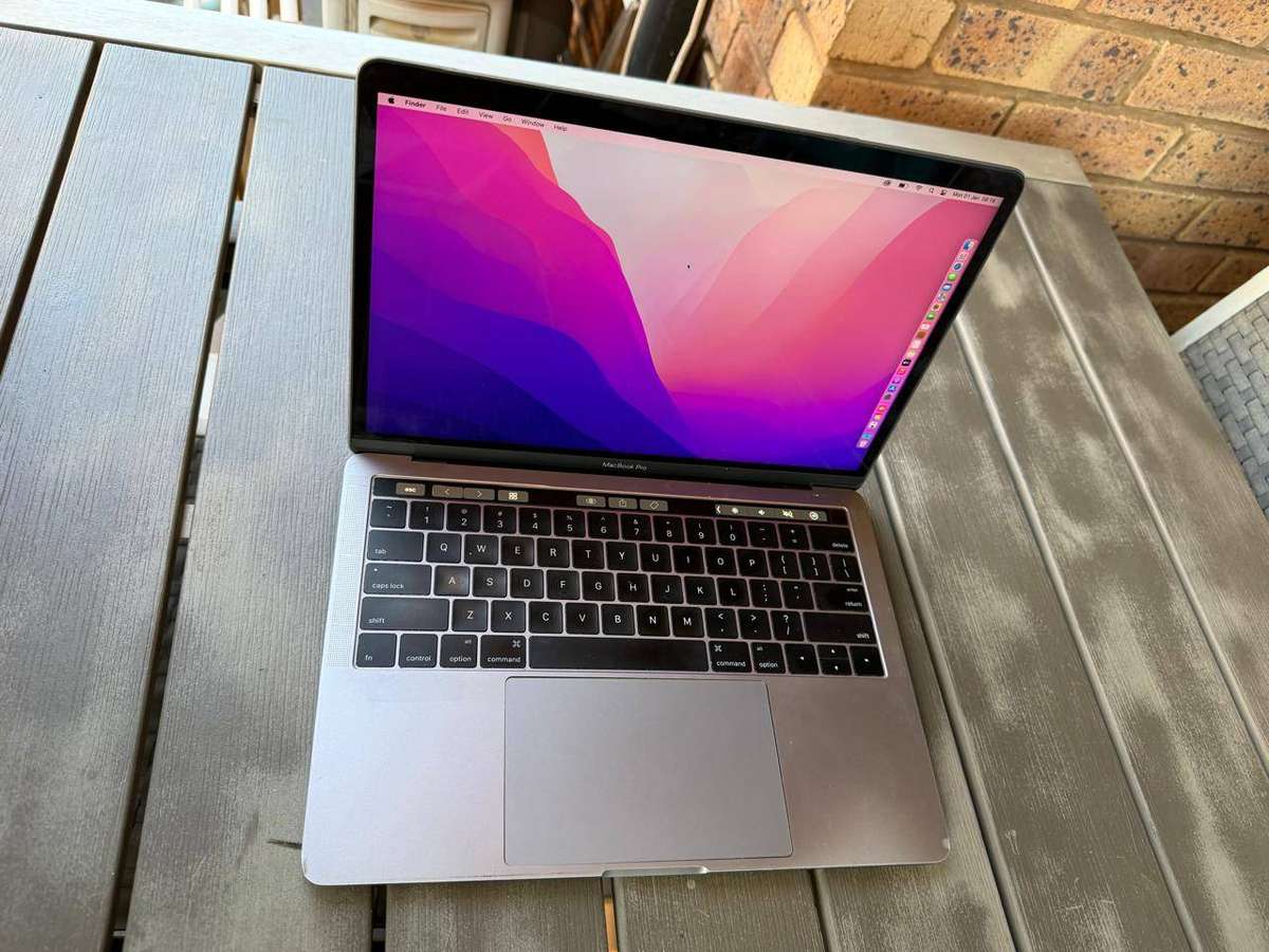 MacBook Pro Touch Bar 13.3 Inch Retina, 2016 (256GB)  Great Condition + Charger