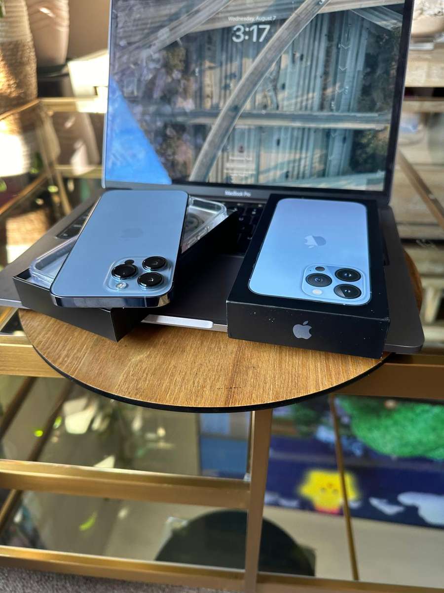 iPhone 13 Pro Sierra Blue (256GB) * EXCELLENT CONDITION  + box and all accessories