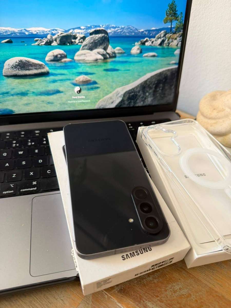 Samsung Galaxy A56 256GB + Box, Charger & Extras