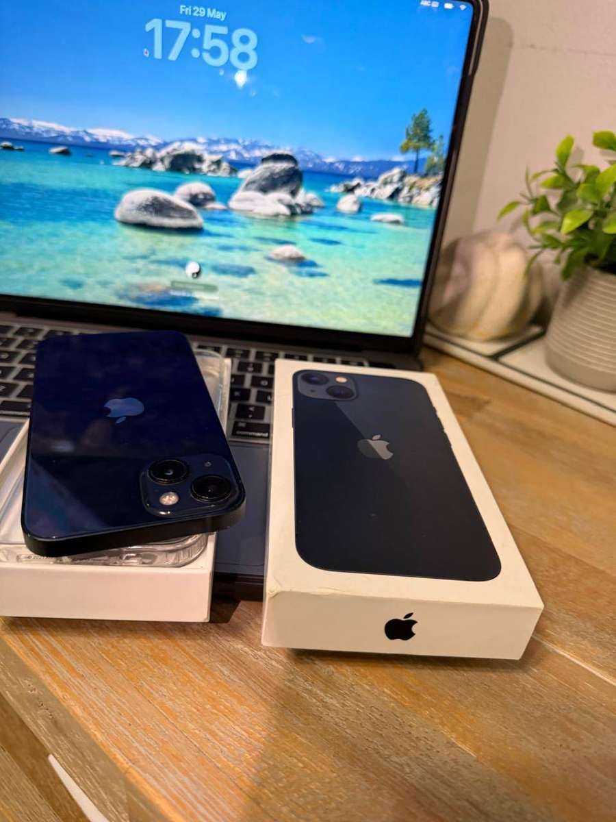 iPhone 13 Excellent pre-owned Condition (128GB) + Box, Charger & Extras