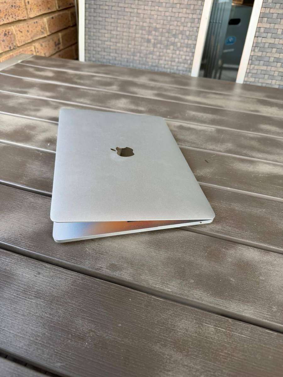 MacBook Pro Non-Touch Bar 13.3 Inch Retina, 2017 (128GB)  Excellent Condition + Charger