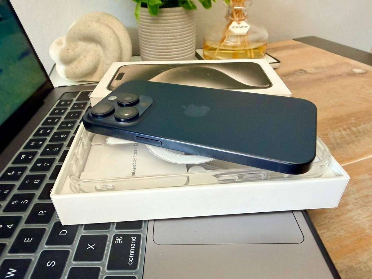 iPhone 15 Pro (512GB) Excellent Condition + Box & Accessories