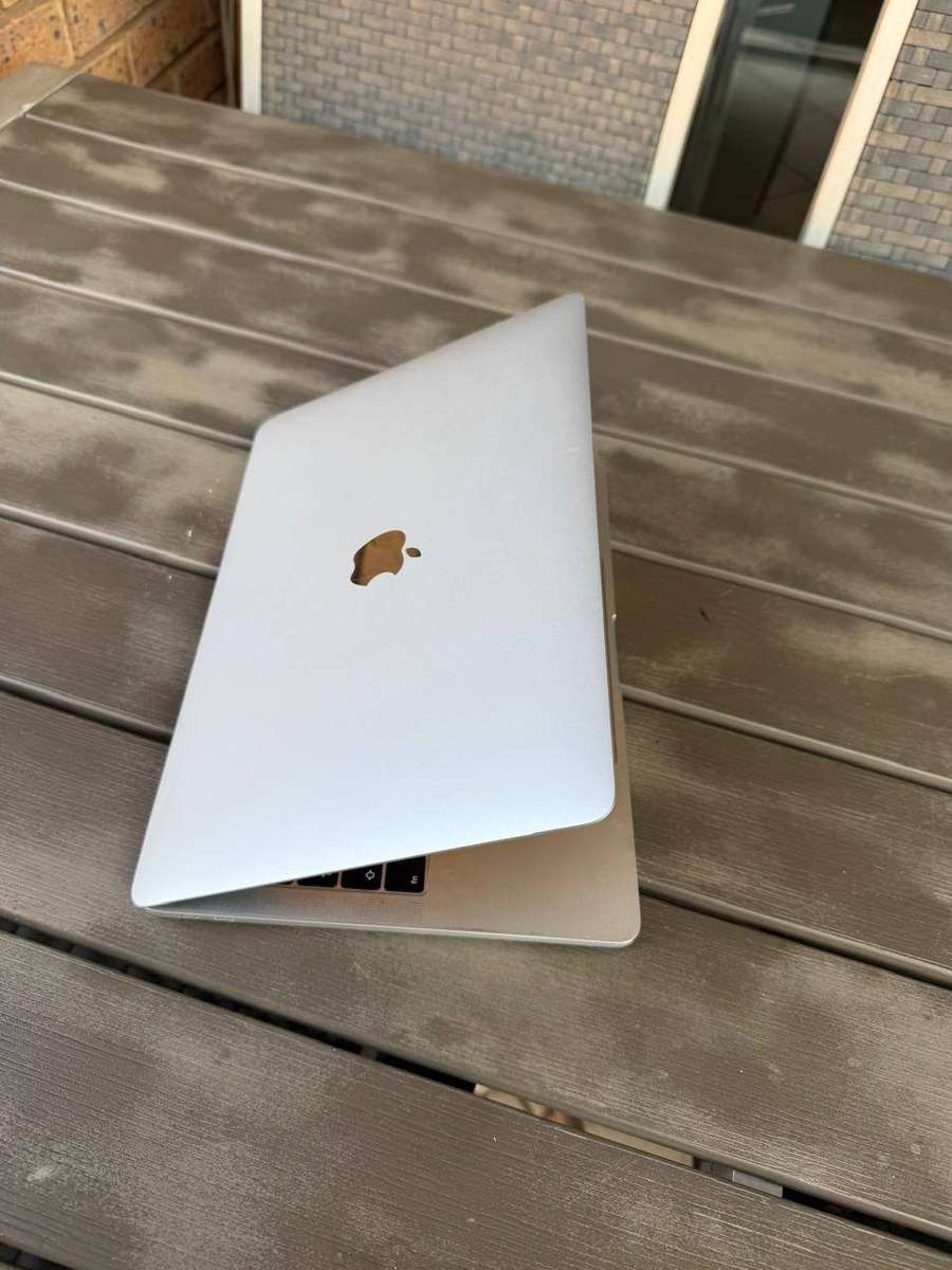 MacBook Pro Non-Touch Bar 13.3 Inch Retina, 2017 (128GB)  Excellent Condition + Charger