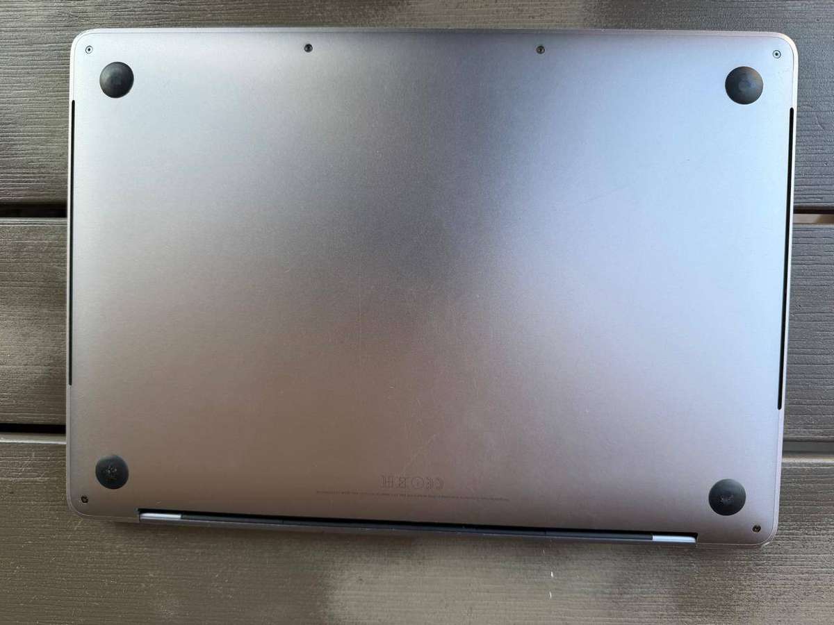 MacBook Pro Touch Bar 13.3 Inch Retina, 2016 (256GB)  Great Condition + Charger