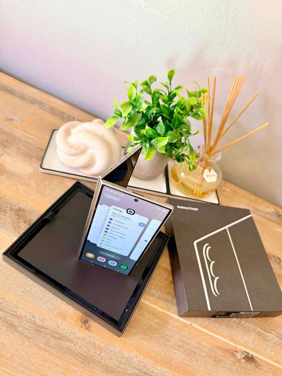 Samsung Galaxy Z Fold 7 (512GB) + Box
