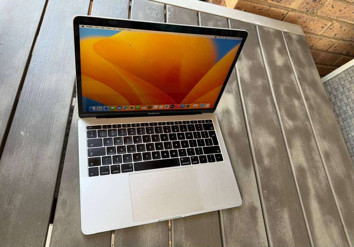 MacBook Pro Non-Touch Bar 13.3 Inch Retina, 2017 (128GB)  Excellent Condition + Charger