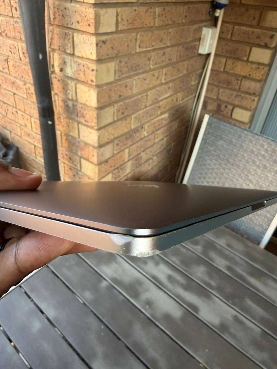 MacBook Pro Touch Bar 13.3 Inch Retina, 2016 (256GB)  Great Condition + Charger