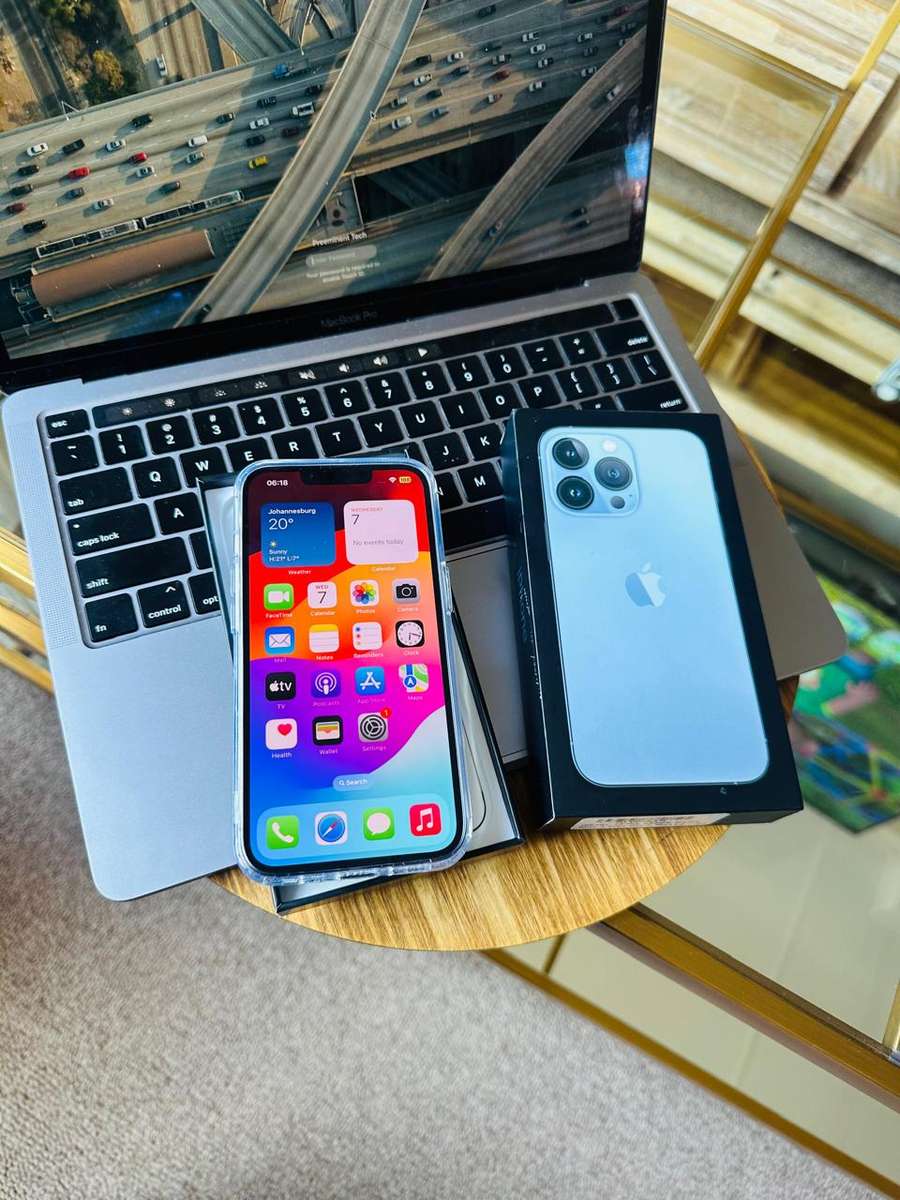 iPhone 13 Pro Sierra Blue (256GB) * EXCELLENT CONDITION  + box and all accessories