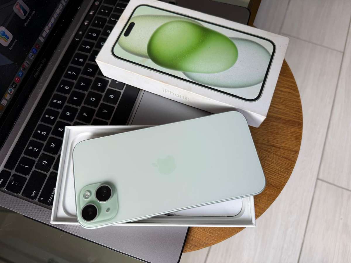 iPhone 15 Plus (128GB) Green * Excellent Pre-owned Condition * + Box & Extra accessories