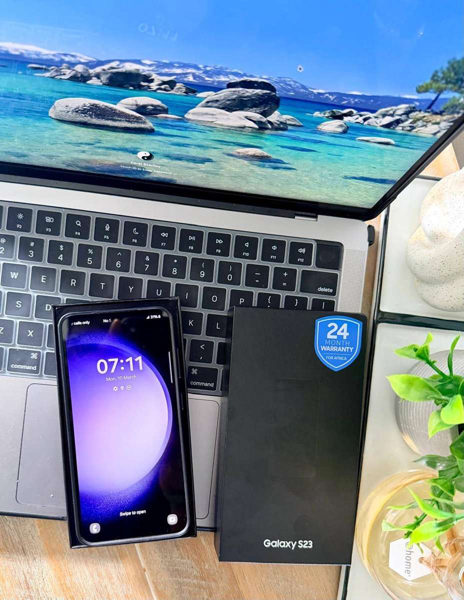 Samsung Galaxy S23 (256GB) Excellent Condition + Box & Accessories