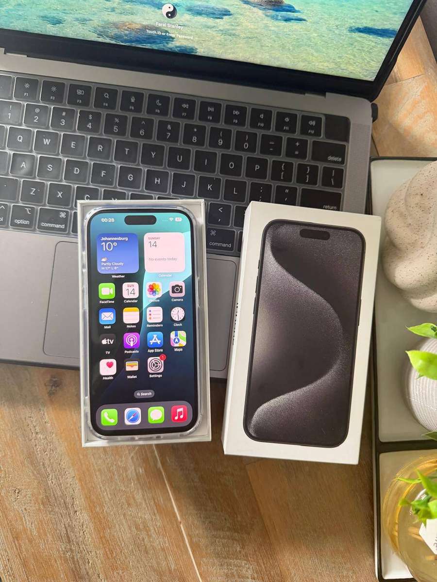 iPhone 15 Pro (256GB) Excellent Condition + Box & Accessories