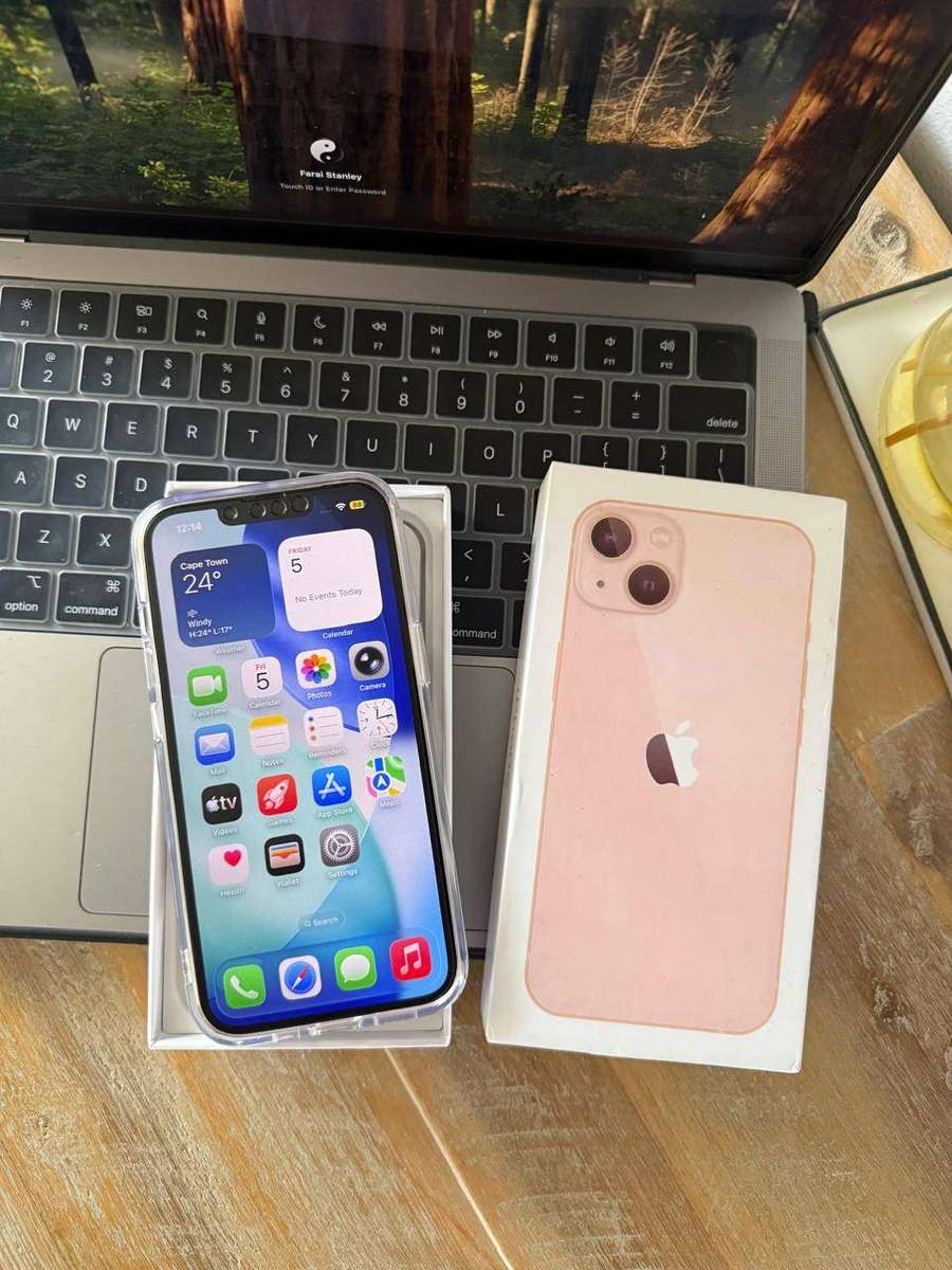 iPhone 13 (256GB) Pink , Excellent Condition +  Box , Charger & Extras