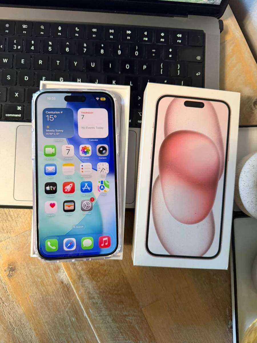 iPhone 15 Plus (256GB) PRESTINE Pre-owned Condition + Box , Charger & Accessories
