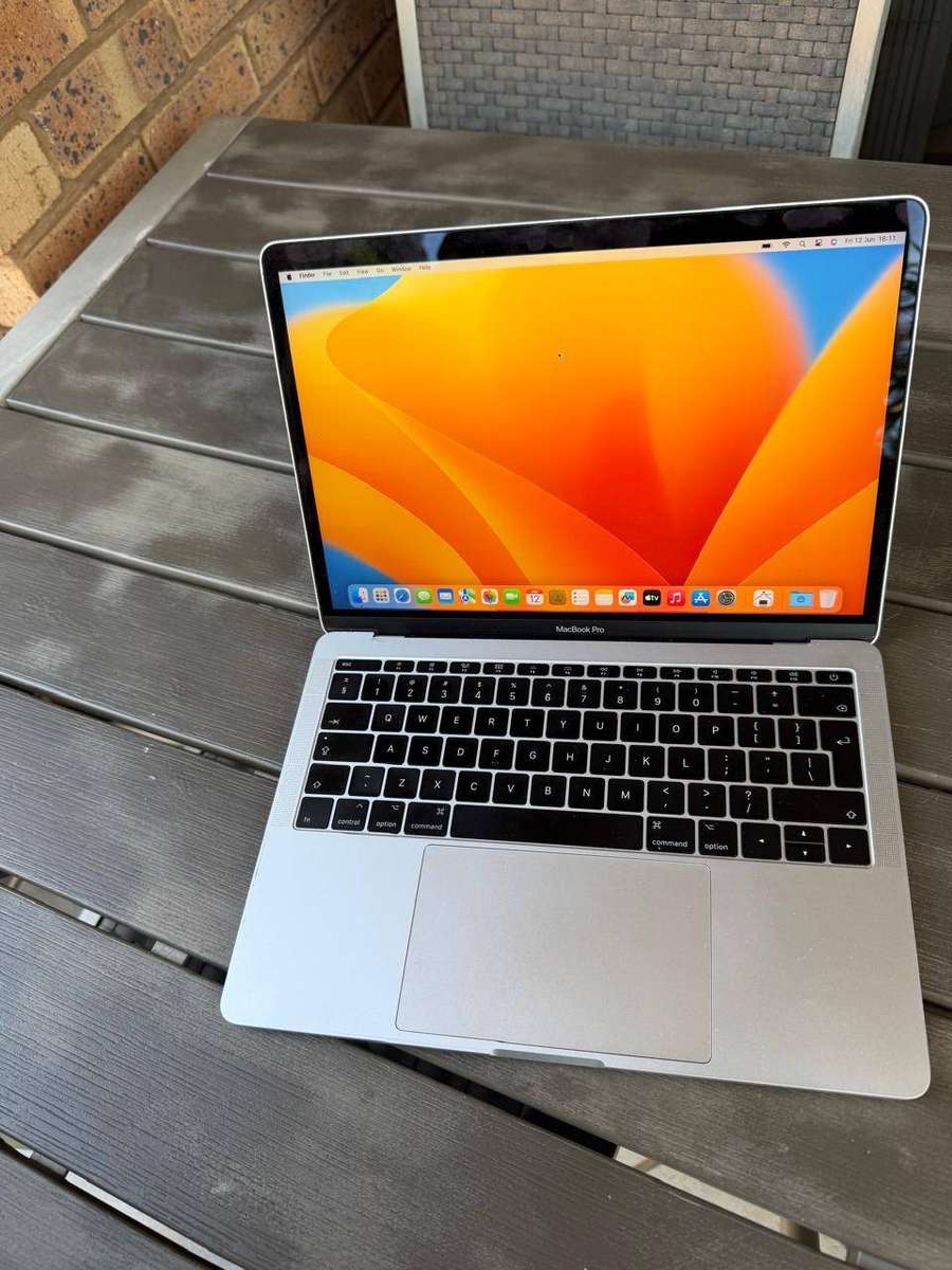 MacBook Pro Non-Touch Bar 13.3 Inch Retina, 2017 (128GB)  Excellent Condition + Charger