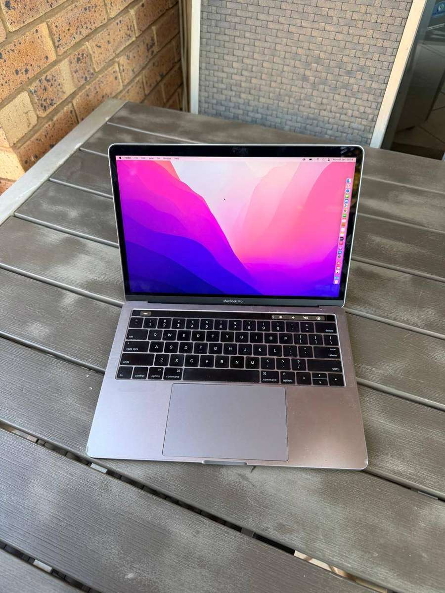 MacBook Pro Touch Bar 13.3 Inch Retina, 2016 (256GB)  Great Condition + Charger