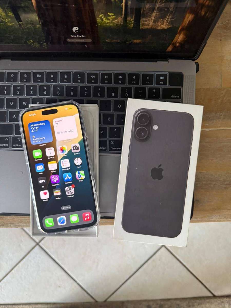 iPhone 16 (128GB) Excellent Condition, Like New + Box, Charger & Accessories