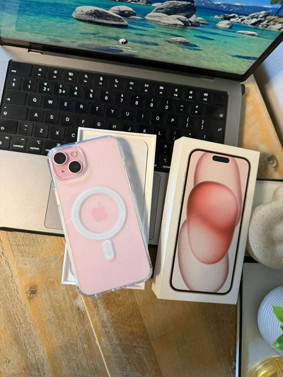iPhone 15 Plus (256GB) PRESTINE Pre-owned Condition + Box , Charger & Accessories