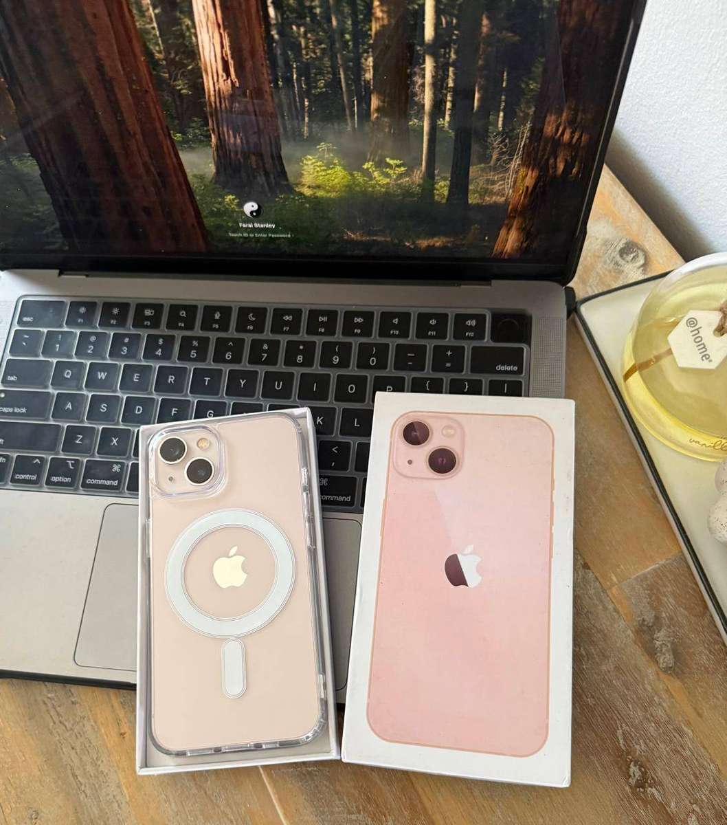iPhone 13 (256GB) Pink , Excellent Condition +  Box , Charger & Extras
