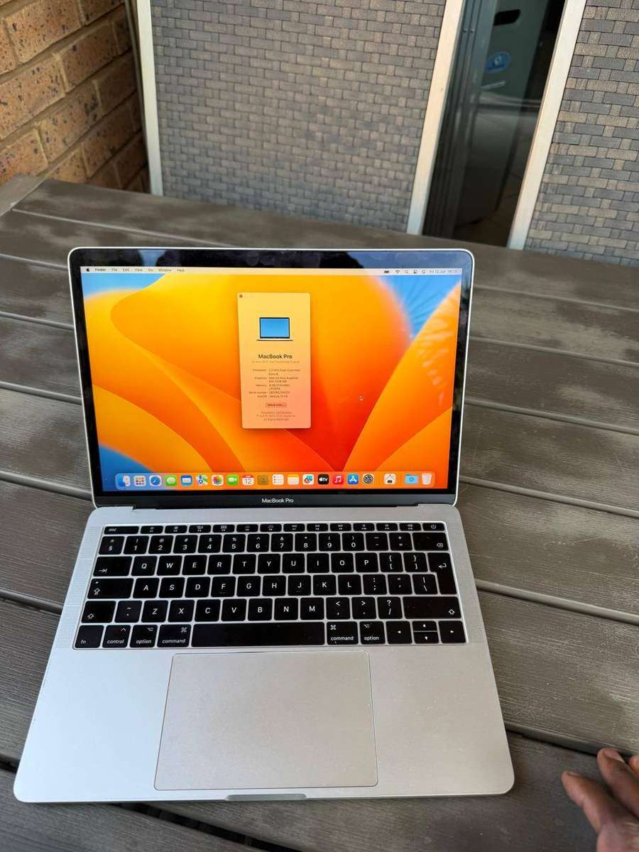 MacBook Pro Non-Touch Bar 13.3 Inch Retina, 2017 (128GB)  Excellent Condition + Charger