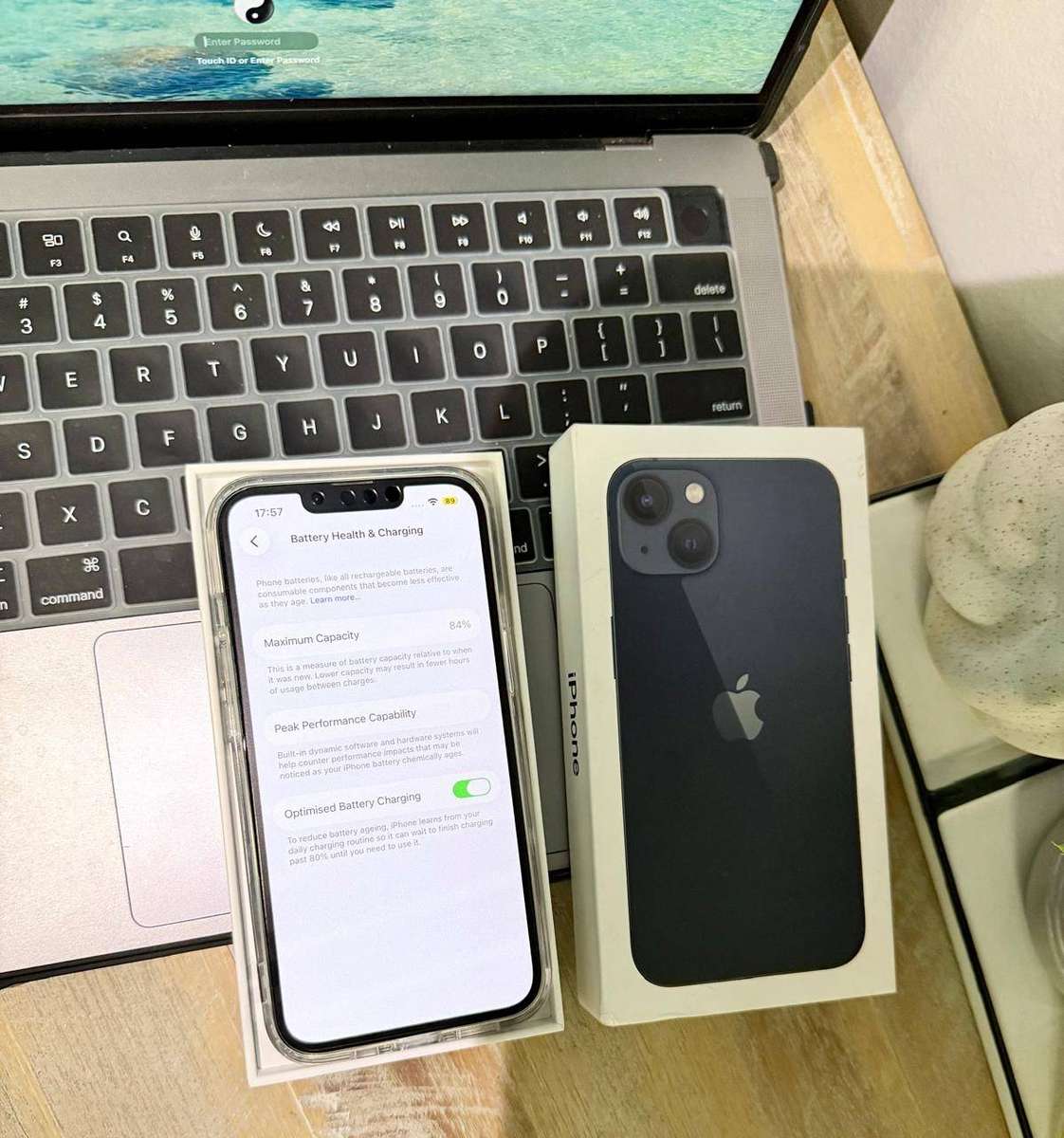 iPhone 13 Excellent pre-owned Condition (128GB) + Box, Charger & Extras