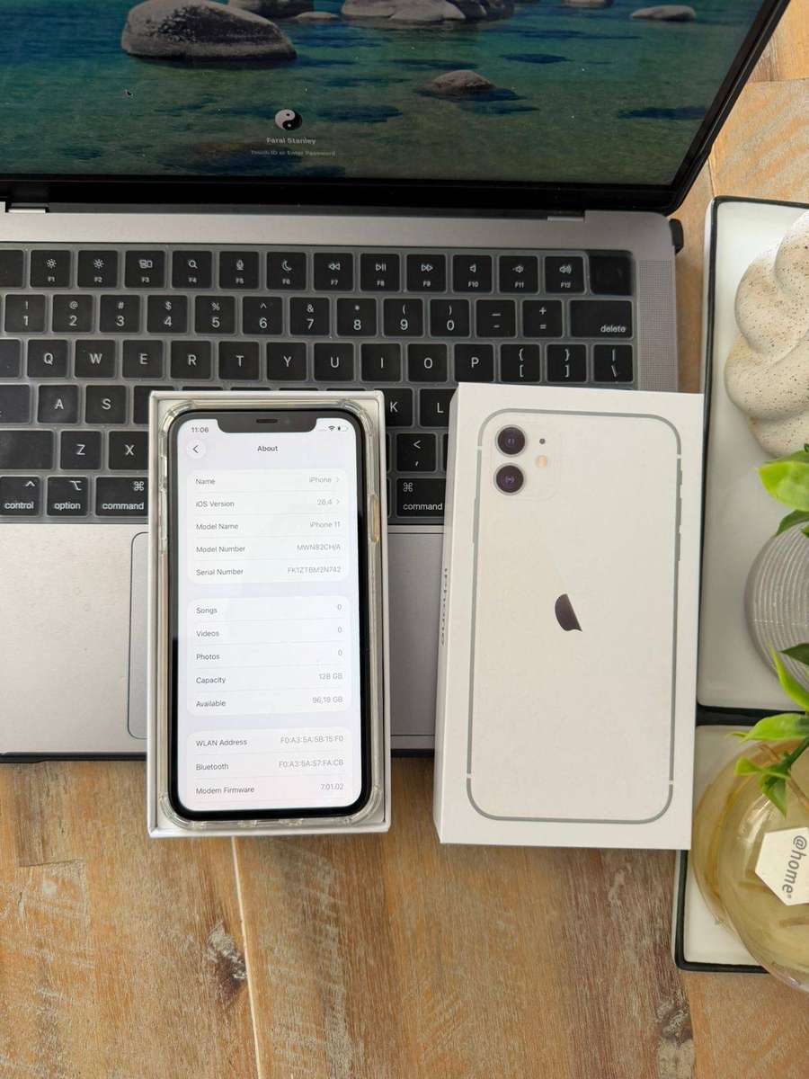 iPhone 11 (128GB) White in Excellent Condition + Box, Charger & Extras