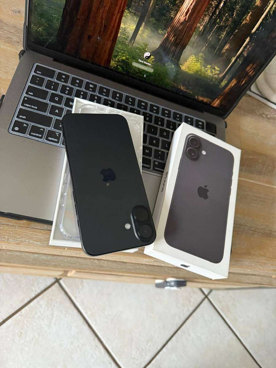 iPhone 16 (128GB) Excellent Condition, Like New + Box, Charger & Accessories