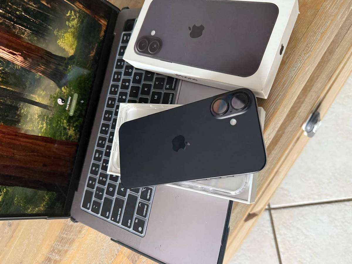 iPhone 16 (128GB) Excellent Condition, Like New + Box, Charger & Accessories