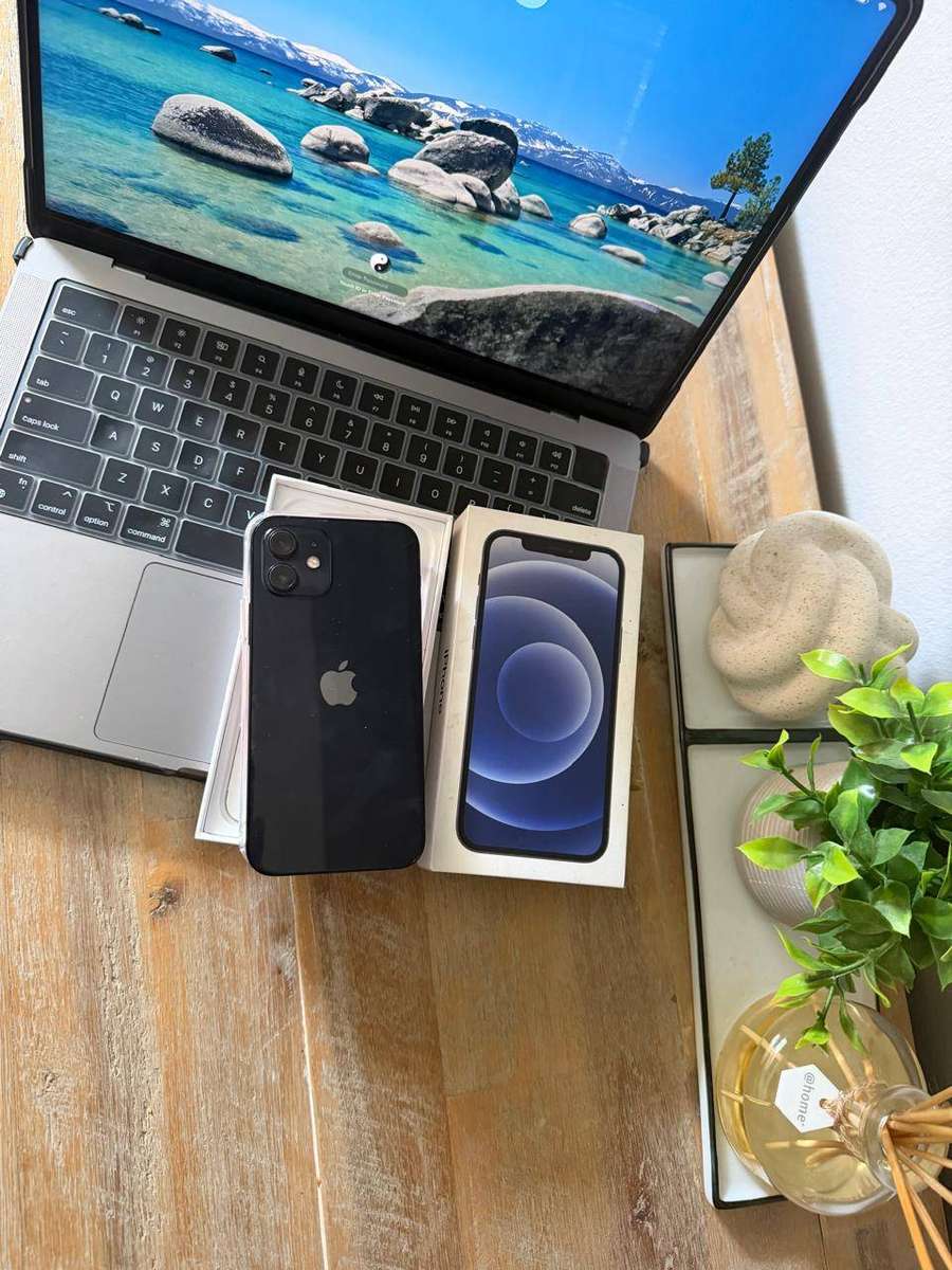 iPhone 12 Excellent Pre-owned Condition (64GB) + Box, Charger & Extras
