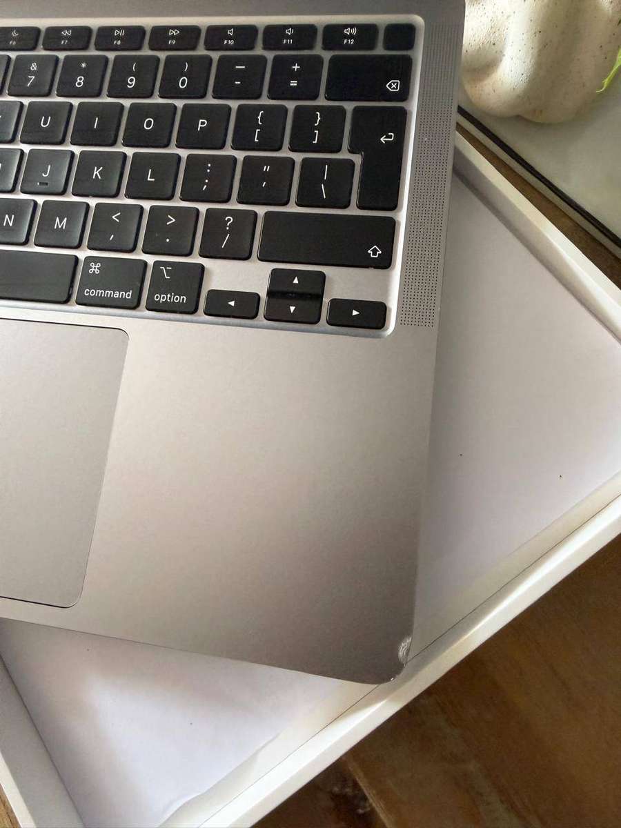 MacBook Air 13.3 Inch Retina, M1 Processor, 2020 (256GB) Box & Charger
