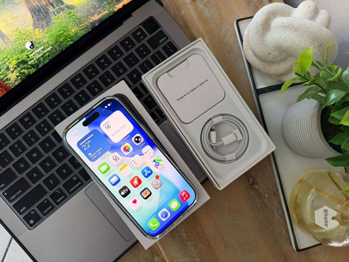 iPhone 17 (256GB) Mist Blue Color , Including  Charger and Extras