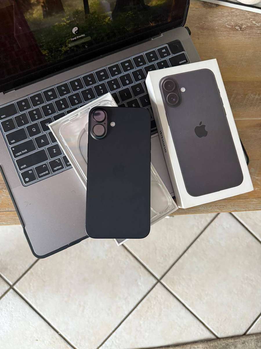 iPhone 16 (128GB) Excellent Condition, Like New + Box, Charger & Accessories