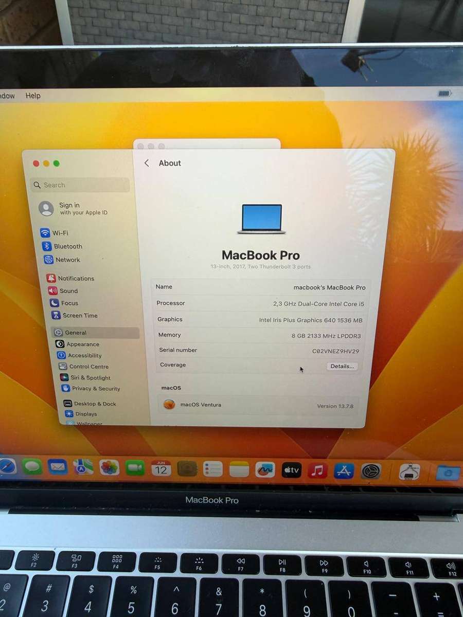 MacBook Pro Non-Touch Bar 13.3 Inch Retina, 2017 (128GB)  Excellent Condition + Charger