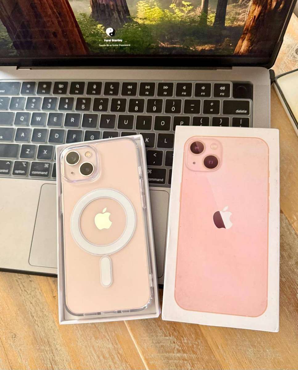 iPhone 13 (256GB) Pink , Excellent Condition +  Box , Charger & Extras