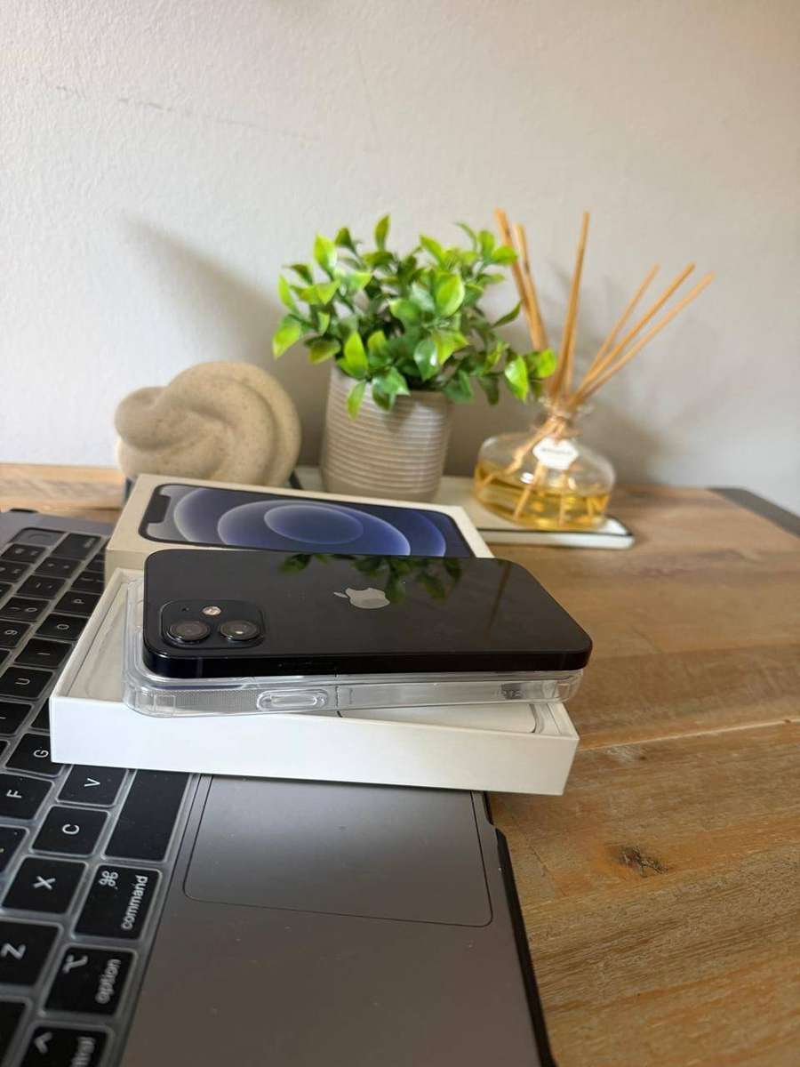 iPhone 12 Excellent Pre-owned Condition (64GB) + Box, Charger & Extras