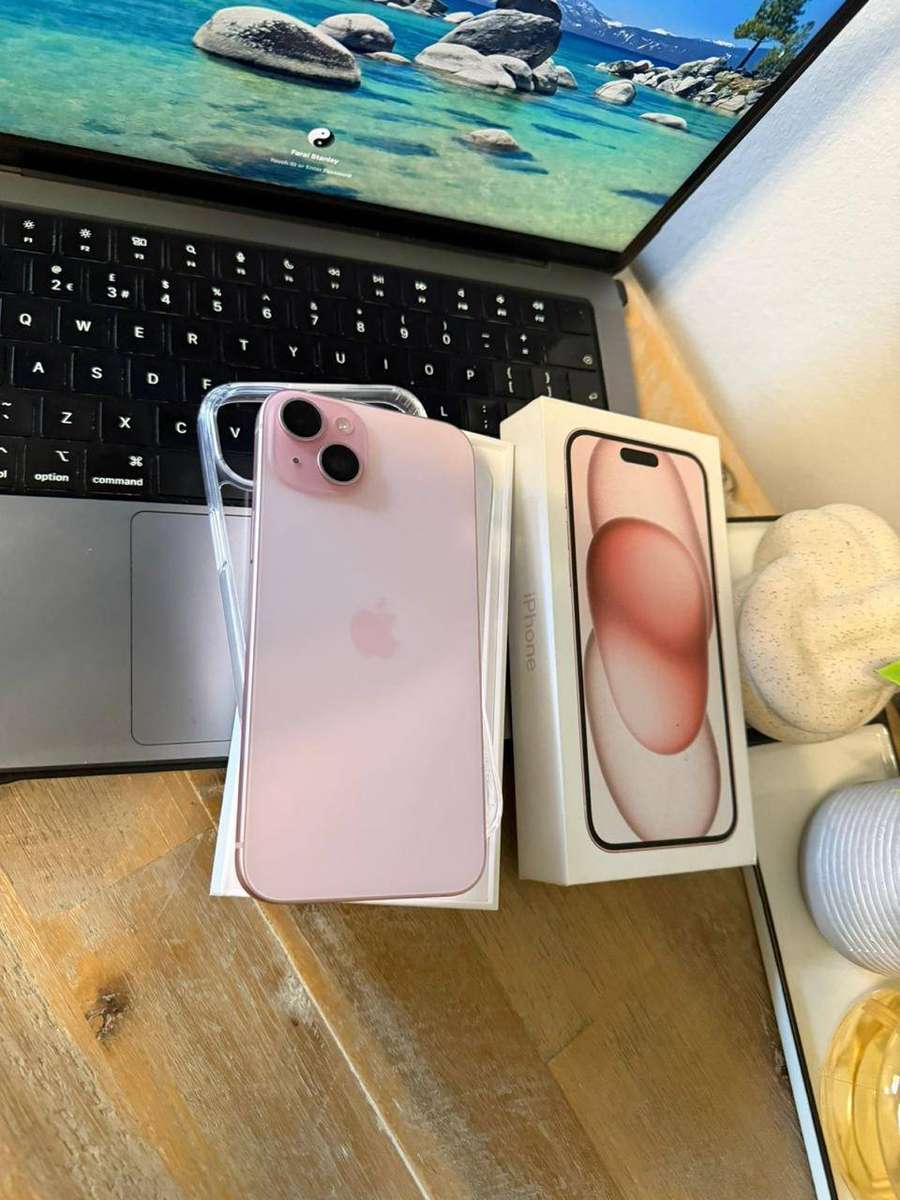iPhone 15 Plus (256GB) PRESTINE Pre-owned Condition + Box , Charger & Accessories