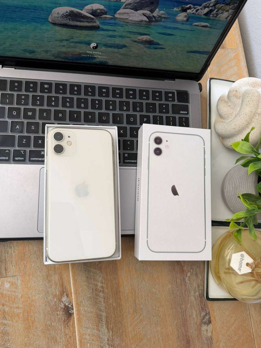 iPhone 11 (128GB) White in Excellent Condition + Box, Charger & Extras