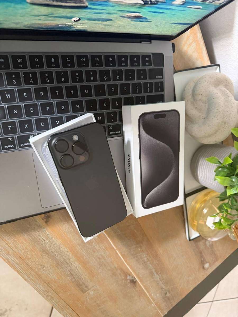 iPhone 15 Pro (256GB) Excellent Condition + Box & Accessories