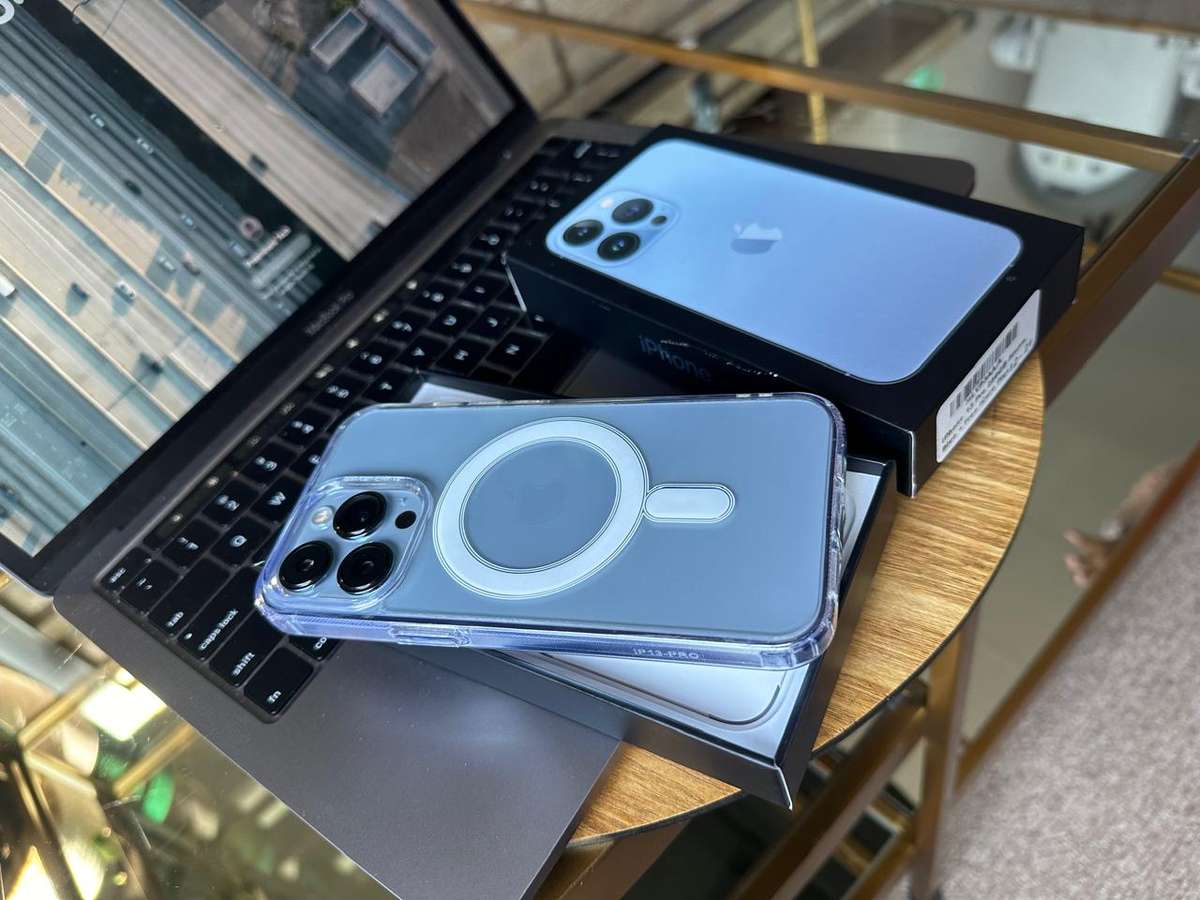 iPhone 13 Pro Sierra Blue (256GB) * EXCELLENT CONDITION  + box and all accessories