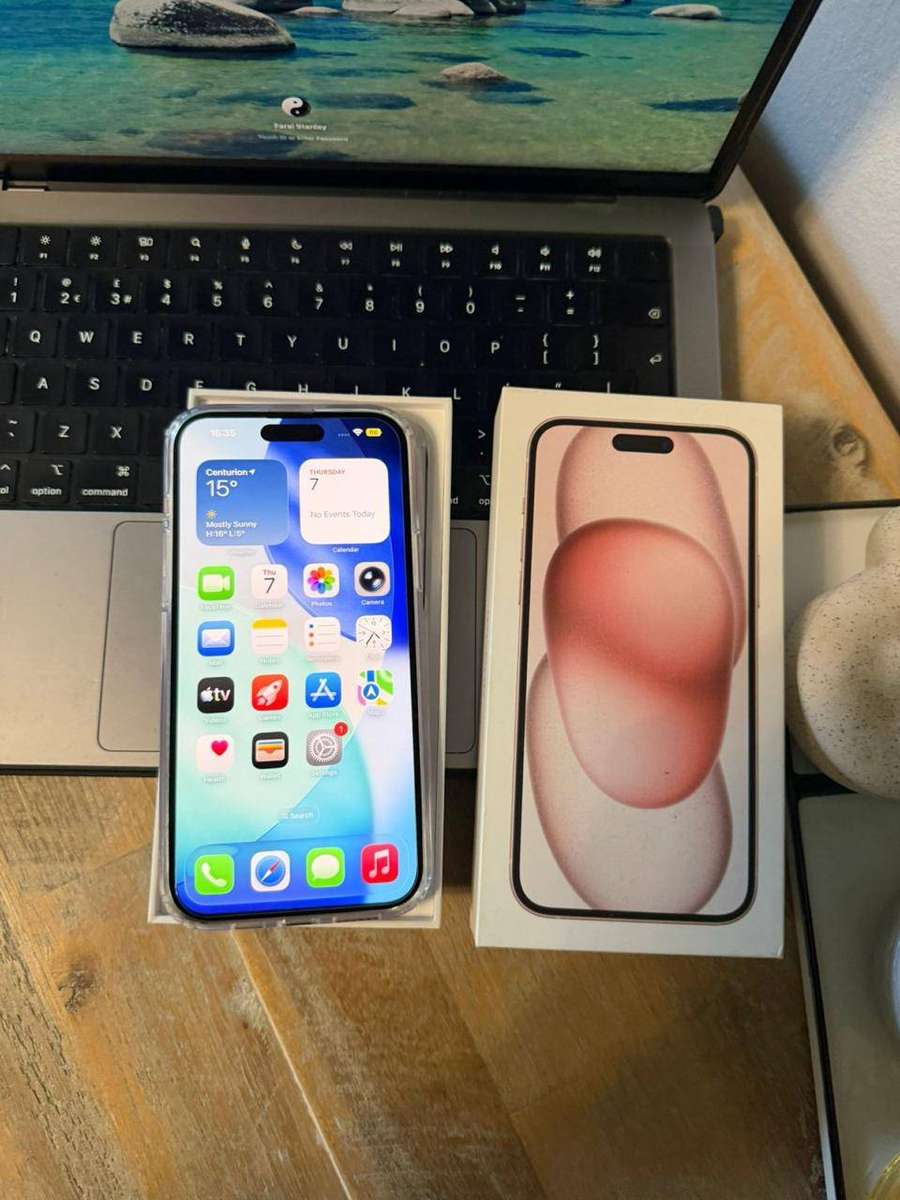 iPhone 15 Plus (256GB) PRESTINE Pre-owned Condition + Box , Charger & Accessories