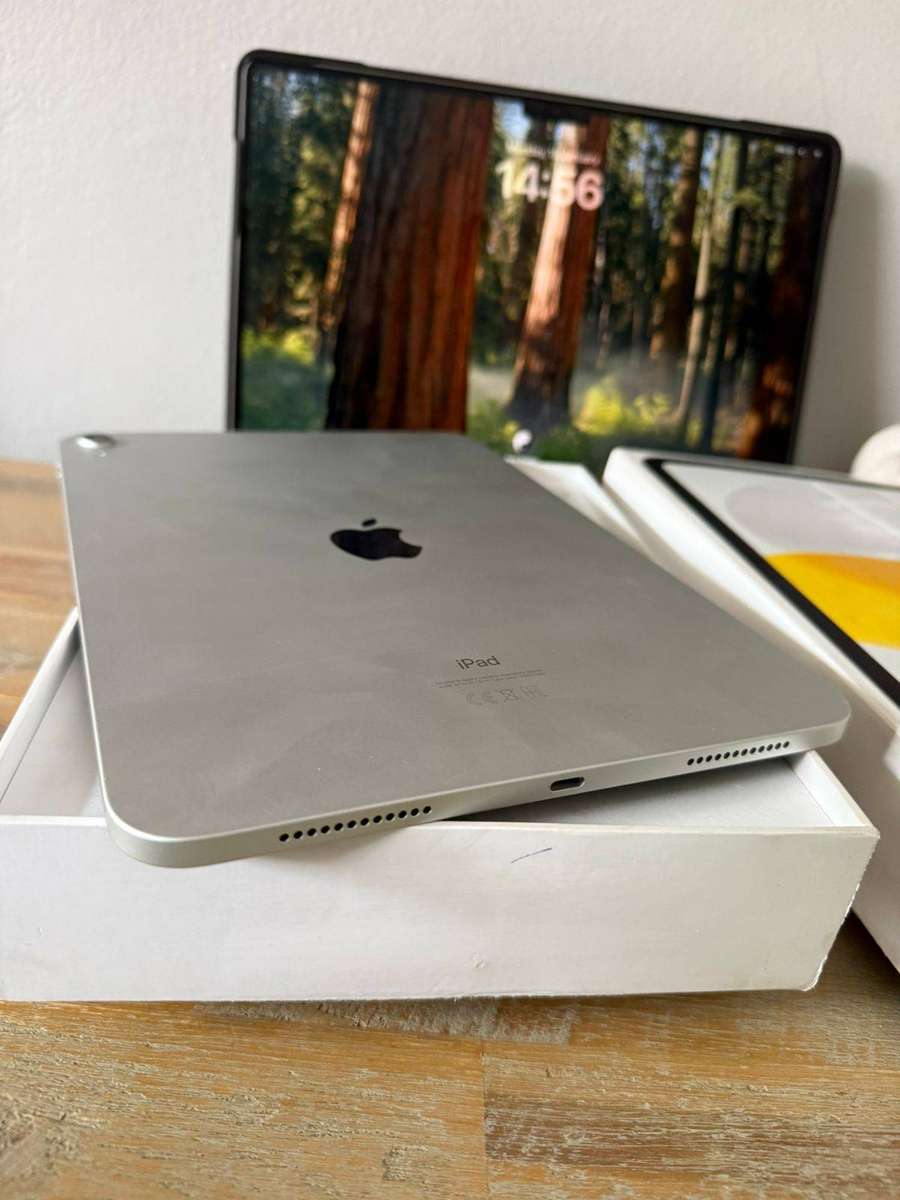 iPad 10th Generation (64GB) + Box, Charger & Accessories *Wi-Fi only Version* Prestine Condition