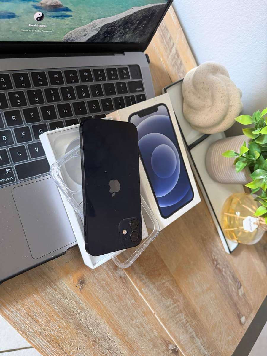 iPhone 12 Excellent Pre-owned Condition (64GB) + Box, Charger & Extras