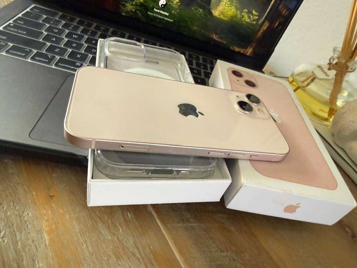 iPhone 13 (256GB) Excellent Condition + Box & Accessories