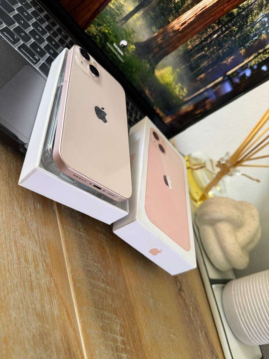 iPhone 13 (256GB) Pink , Excellent Condition +  Box , Charger & Extras