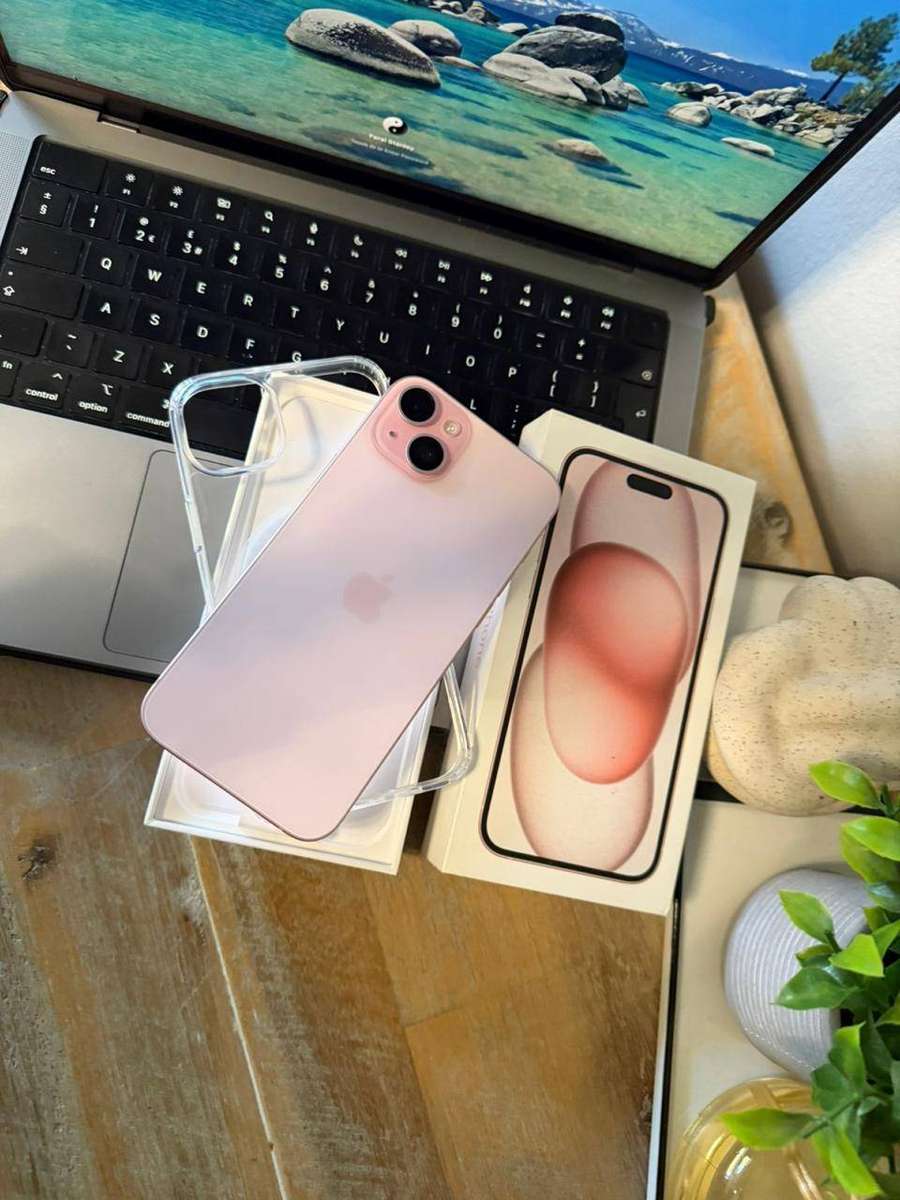 iPhone 15 Plus (256GB) PRESTINE Pre-owned Condition + Box , Charger & Accessories